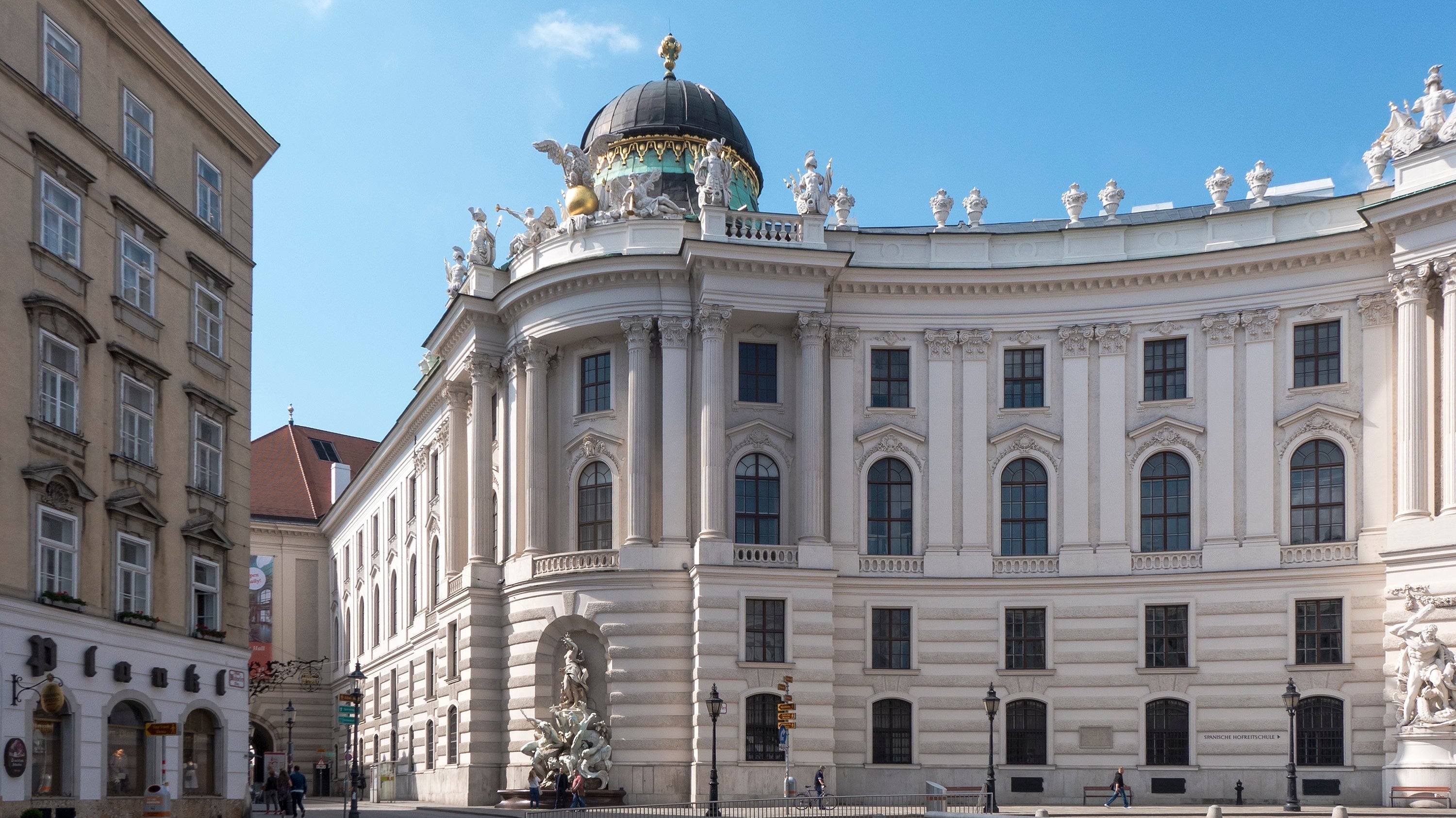 Volume 9: The Winter Riding Hall – A Living Ballroom for the White Stallions of Vienna