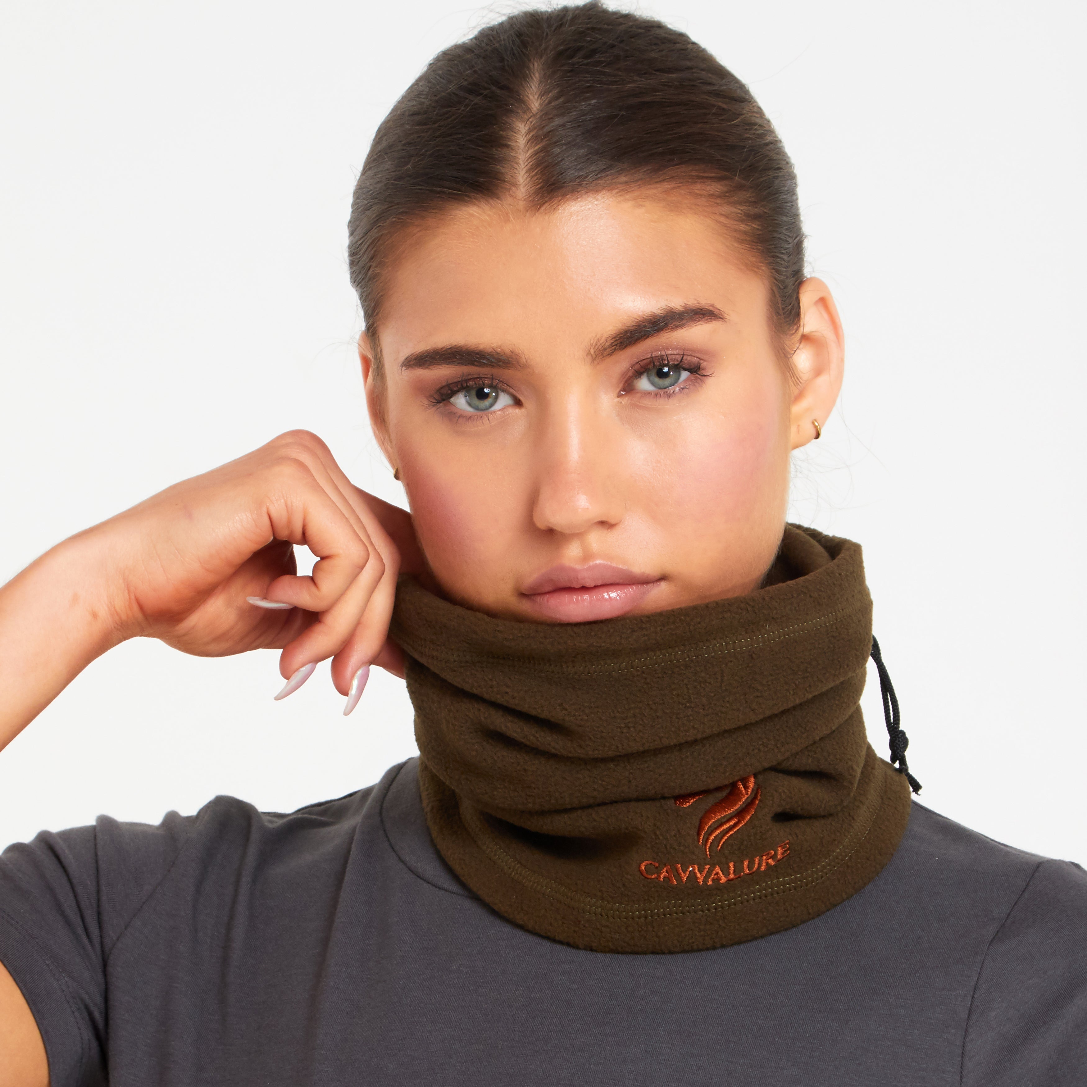 Cavvalure equestrian polar fleece riding snood – on model