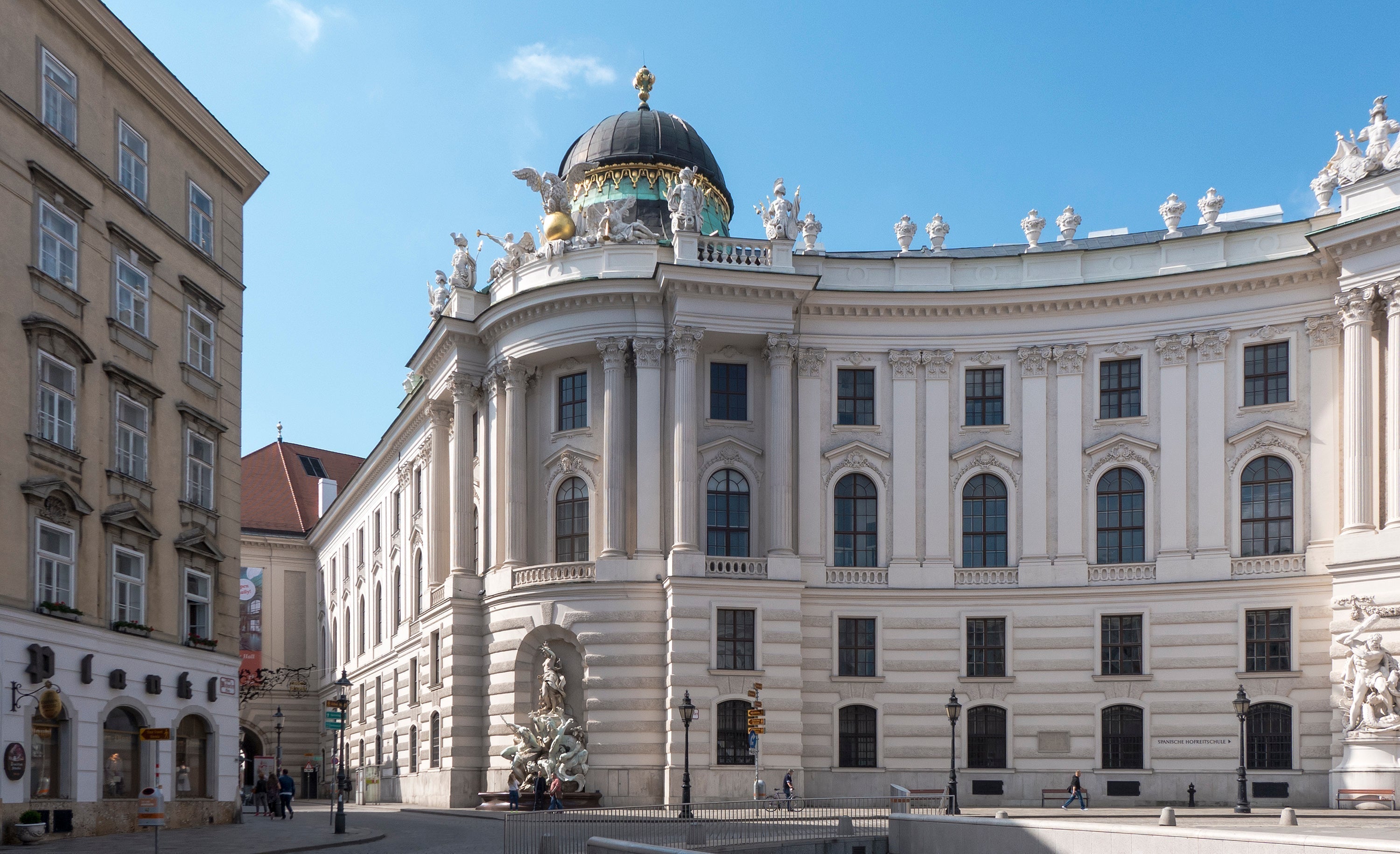Volume 9: The Winter Riding Hall – A Living Ballroom for the White Stallions of Vienna